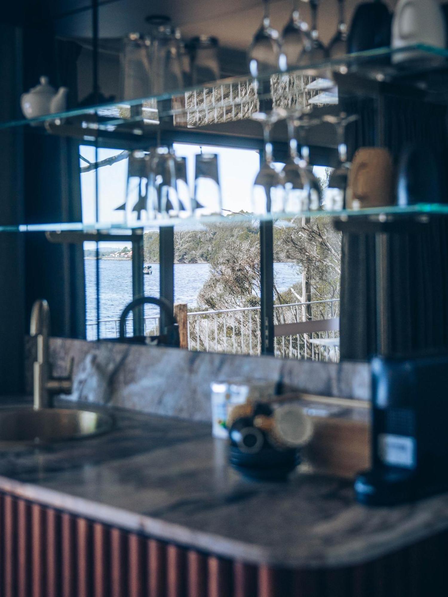 Risby Cove Boutique Hotel Strahan Εξωτερικό φωτογραφία