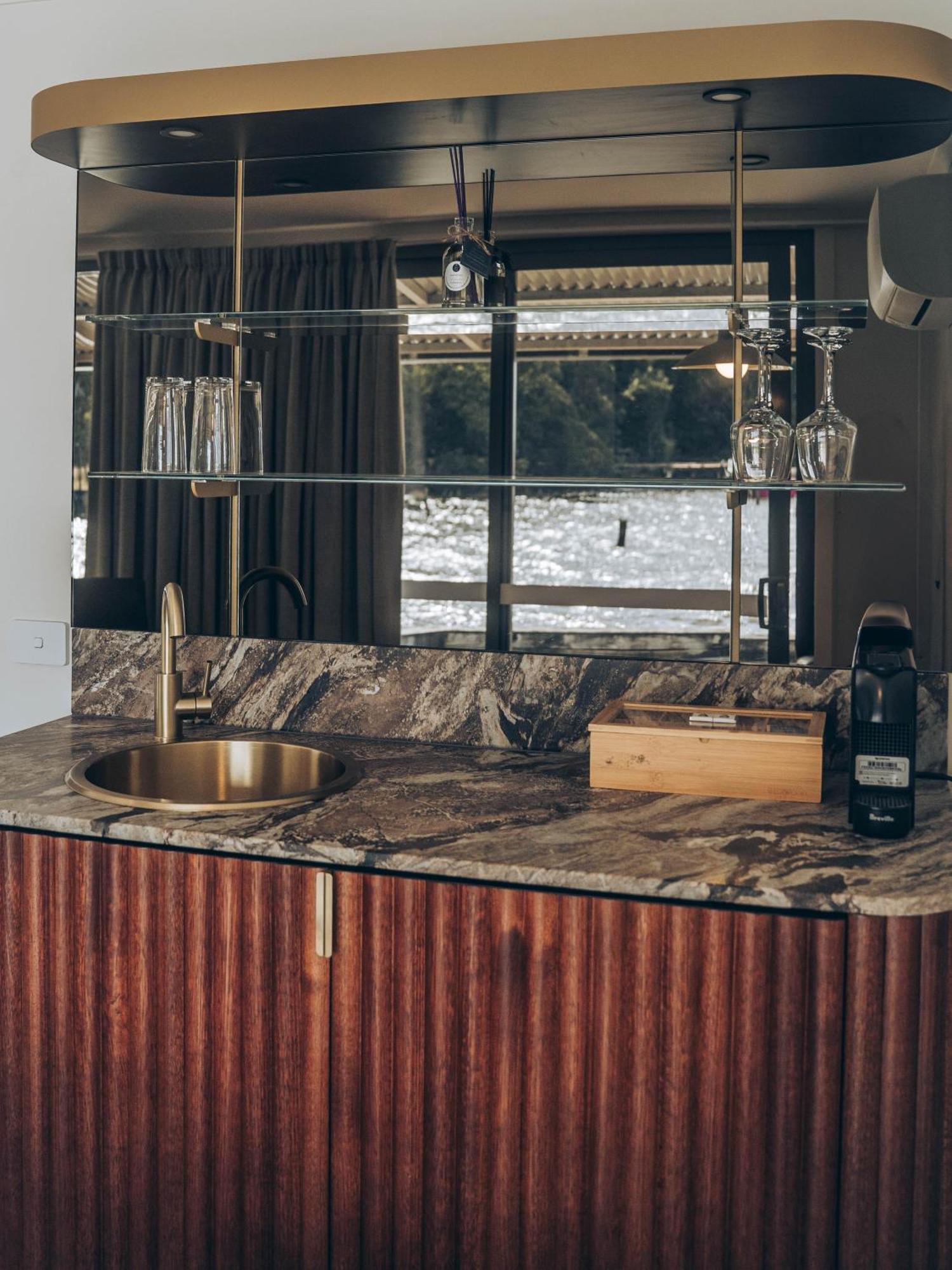 Risby Cove Boutique Hotel Strahan Εξωτερικό φωτογραφία