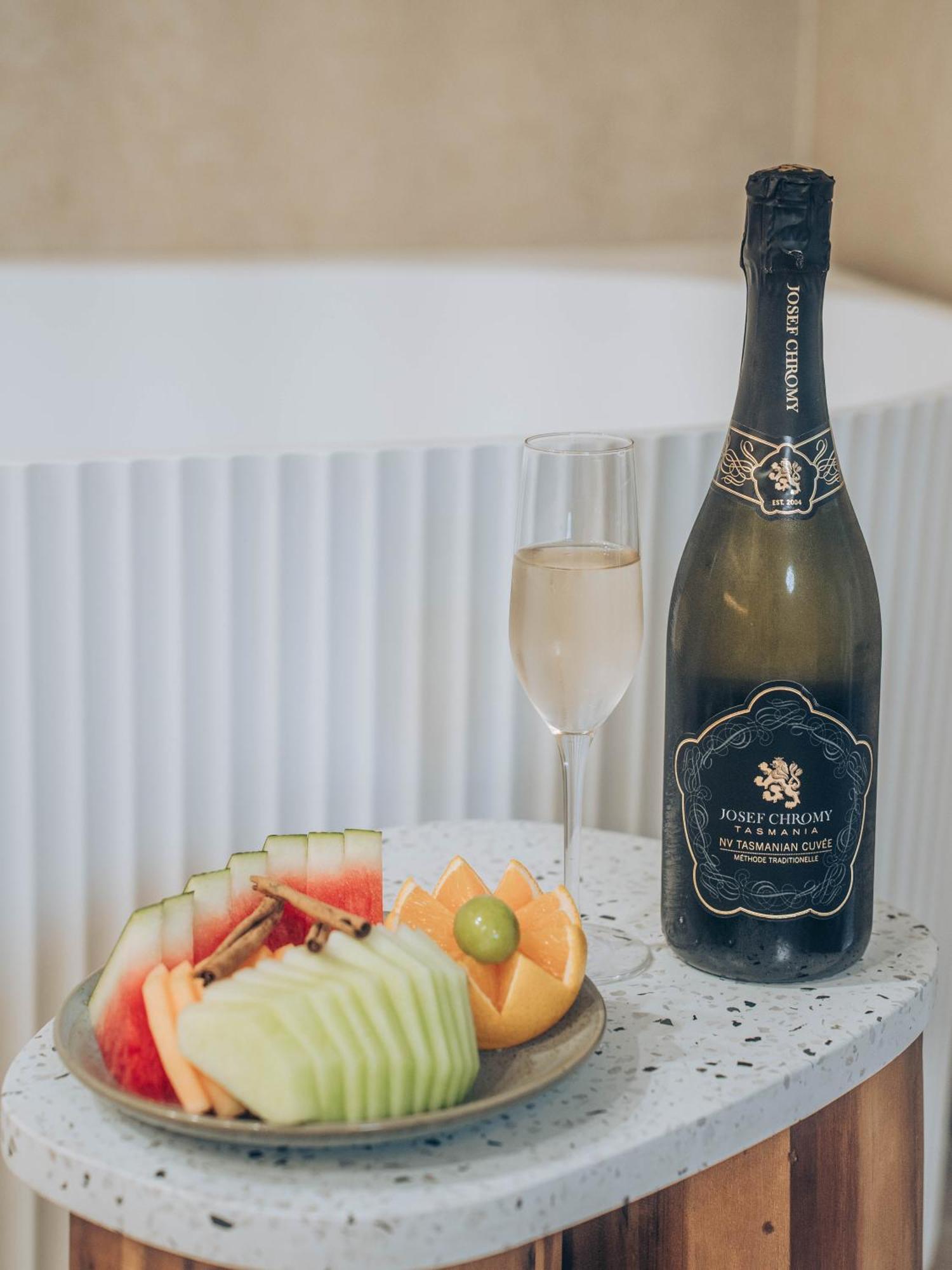 Risby Cove Boutique Hotel Strahan Εξωτερικό φωτογραφία