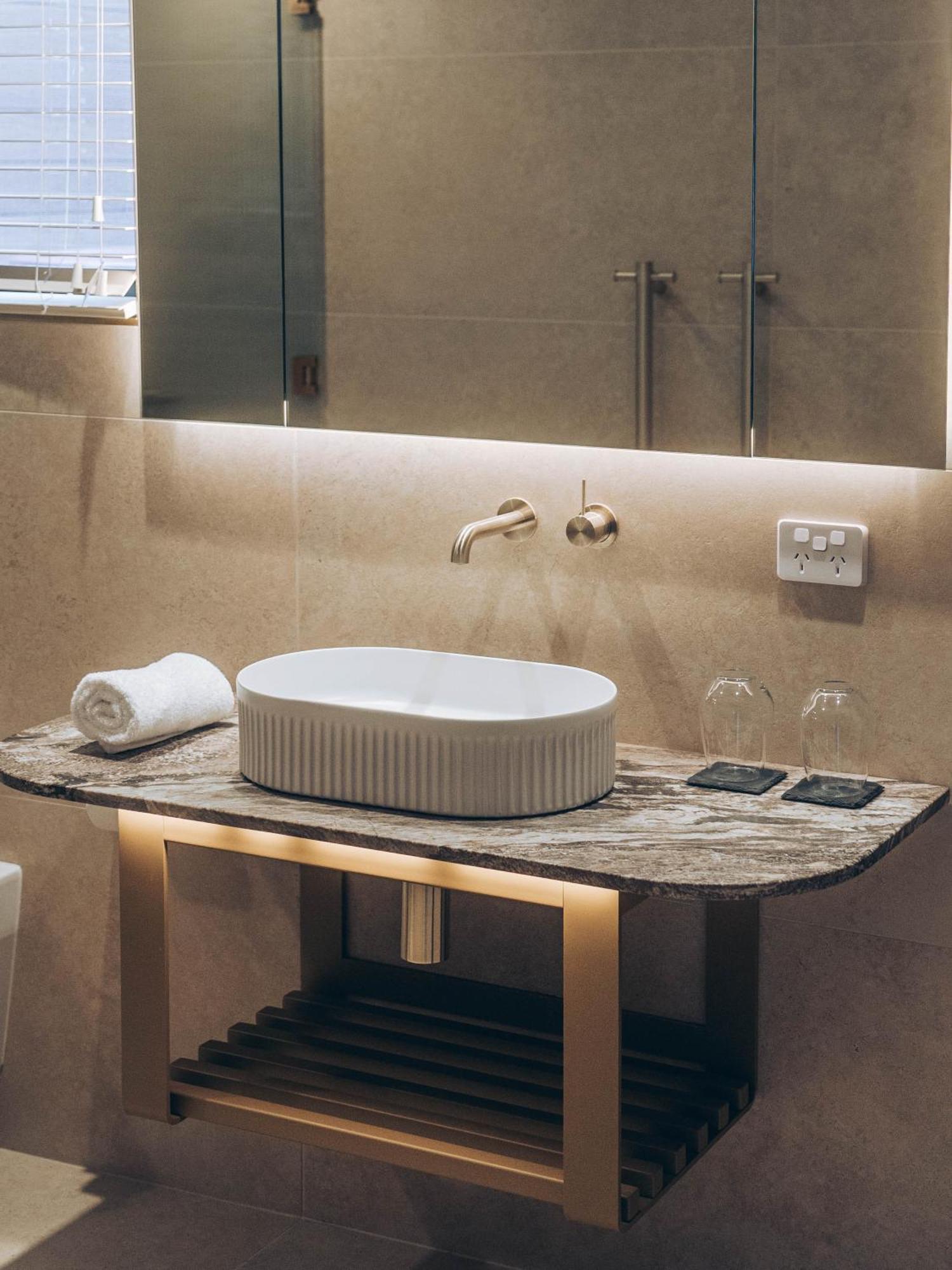 Risby Cove Boutique Hotel Strahan Εξωτερικό φωτογραφία